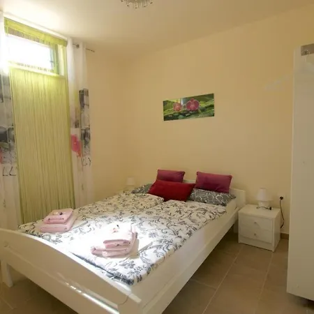 Heidi 4 Sterne Apartment Punat